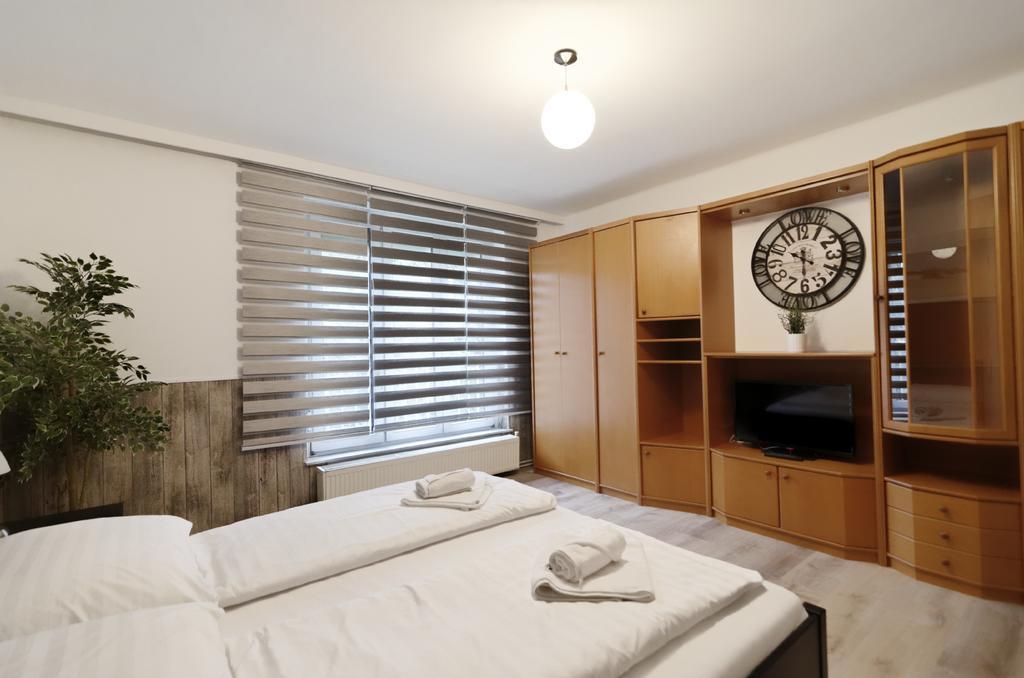 Manu Apartment Hennersdorf Buitenkant foto