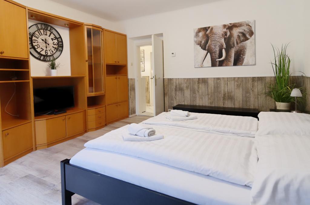 Manu Apartment Hennersdorf Buitenkant foto