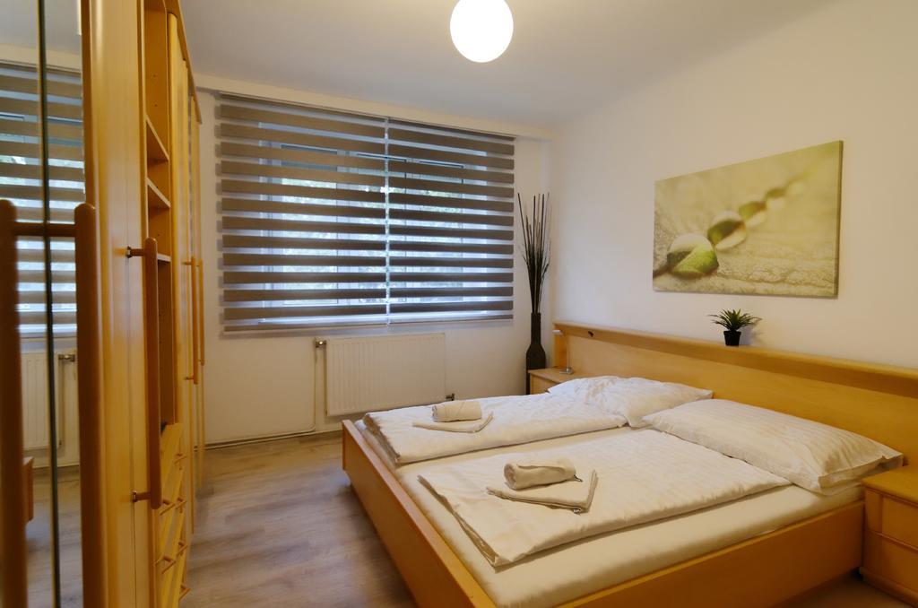 Manu Apartment Hennersdorf Buitenkant foto